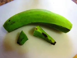 how to peel green plantains - step 1