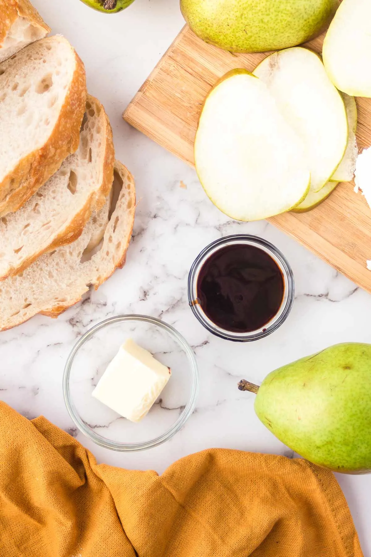 Ingredients to make a pear and goat cheese sandwich.