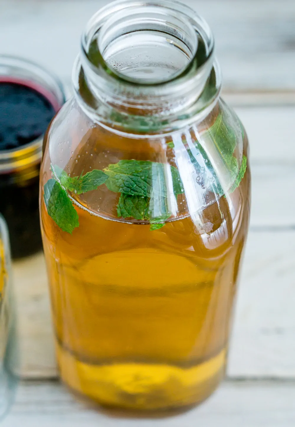 image of iced green tea to make mulberry iced tea
