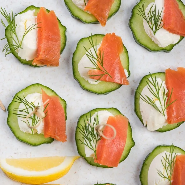 Keto cucumber slices with smoked salmon and cream cheese