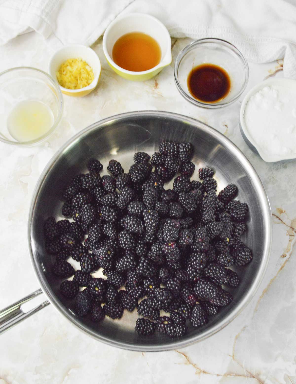 Ingredients to make blackberry jam with bourbon..