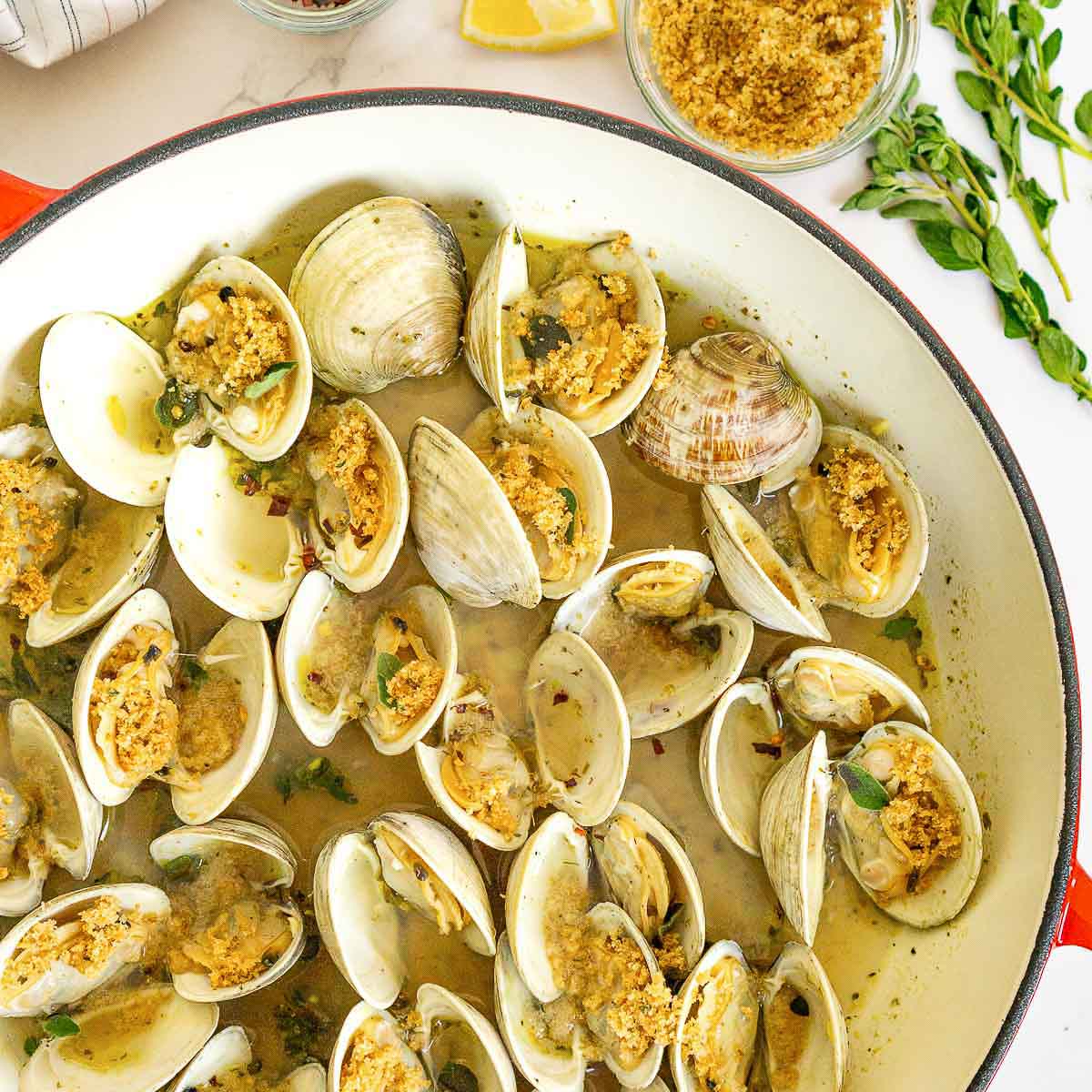 Pan with steamed clams topped with oregano breadcrumbs