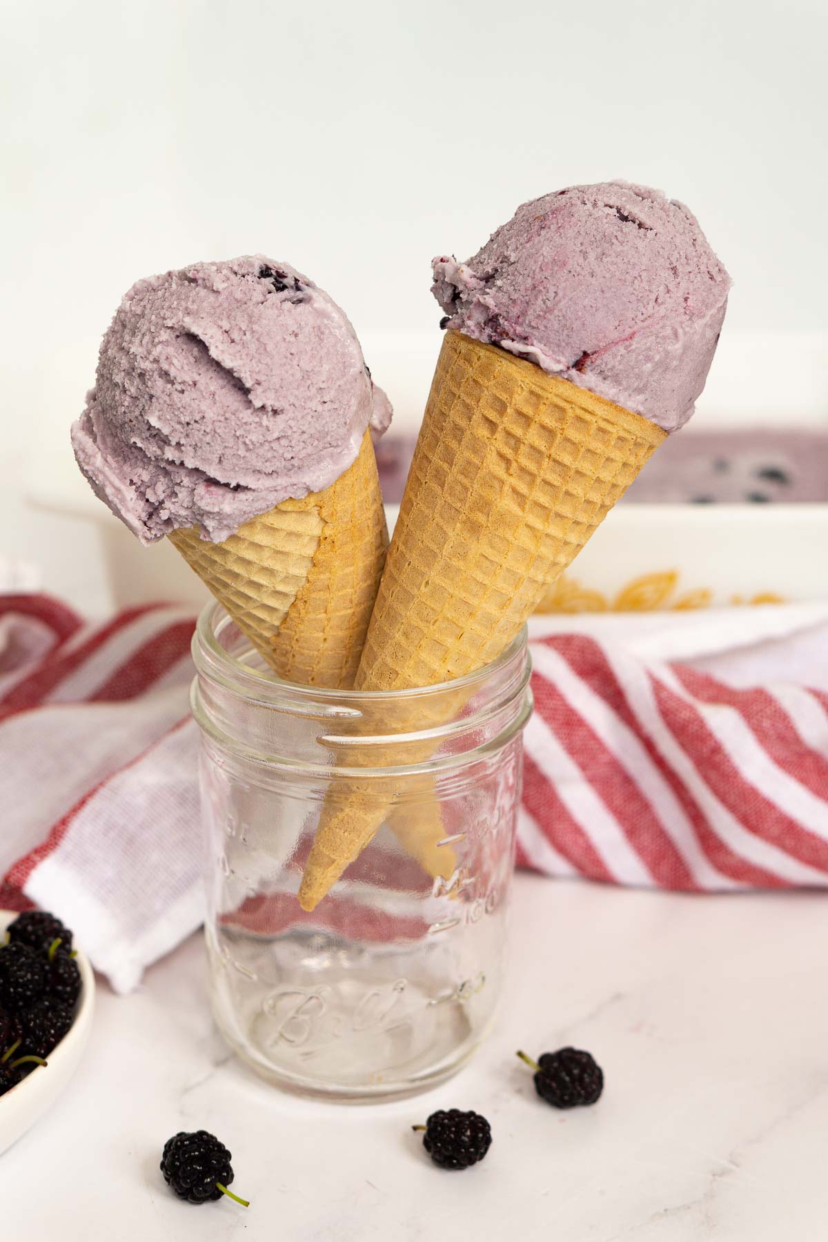 2 mulberry ice cream cones