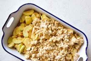 How to layer apple crisp in a baking dish