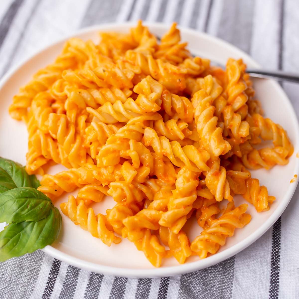 pasta with roasted red pepper dip sauce