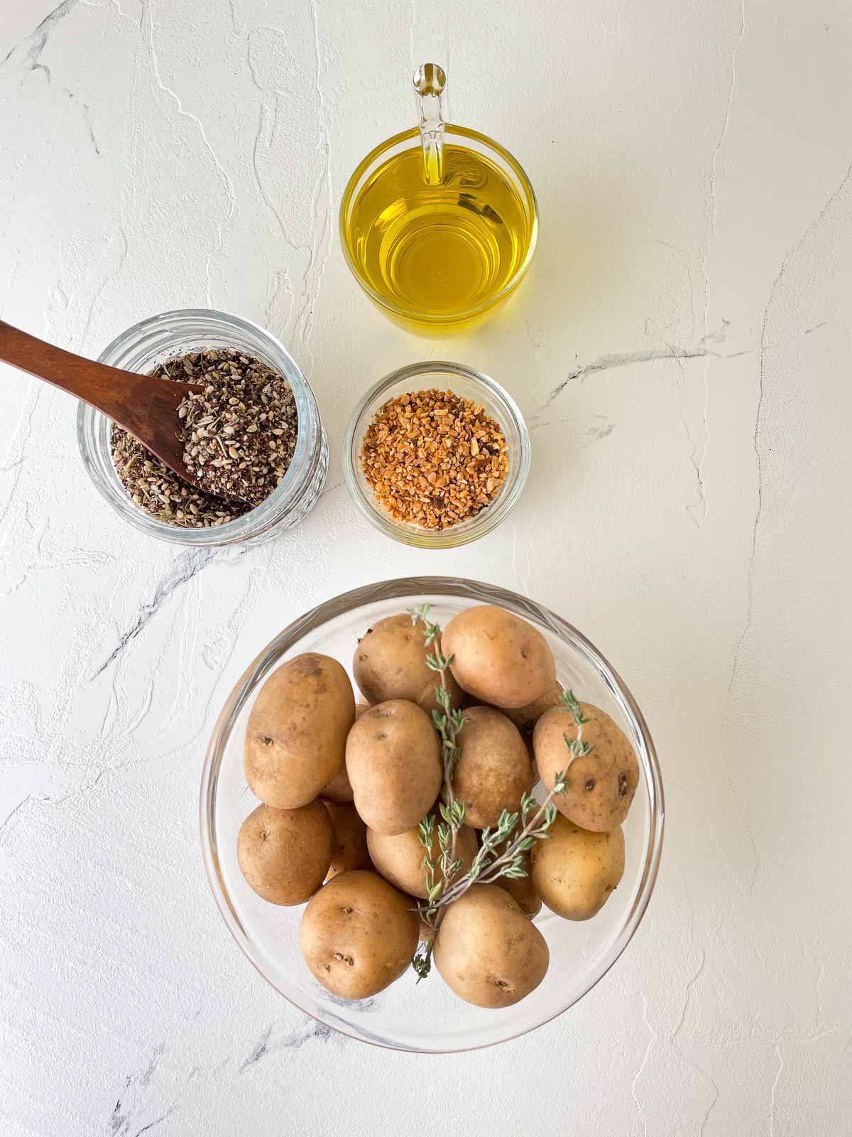 Ingredients to make za'atar potatoes