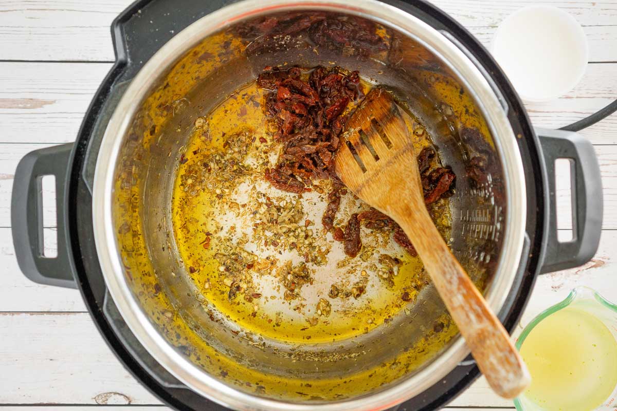 Sauteing sun dried tomatoes and garlic in an Instant Pot