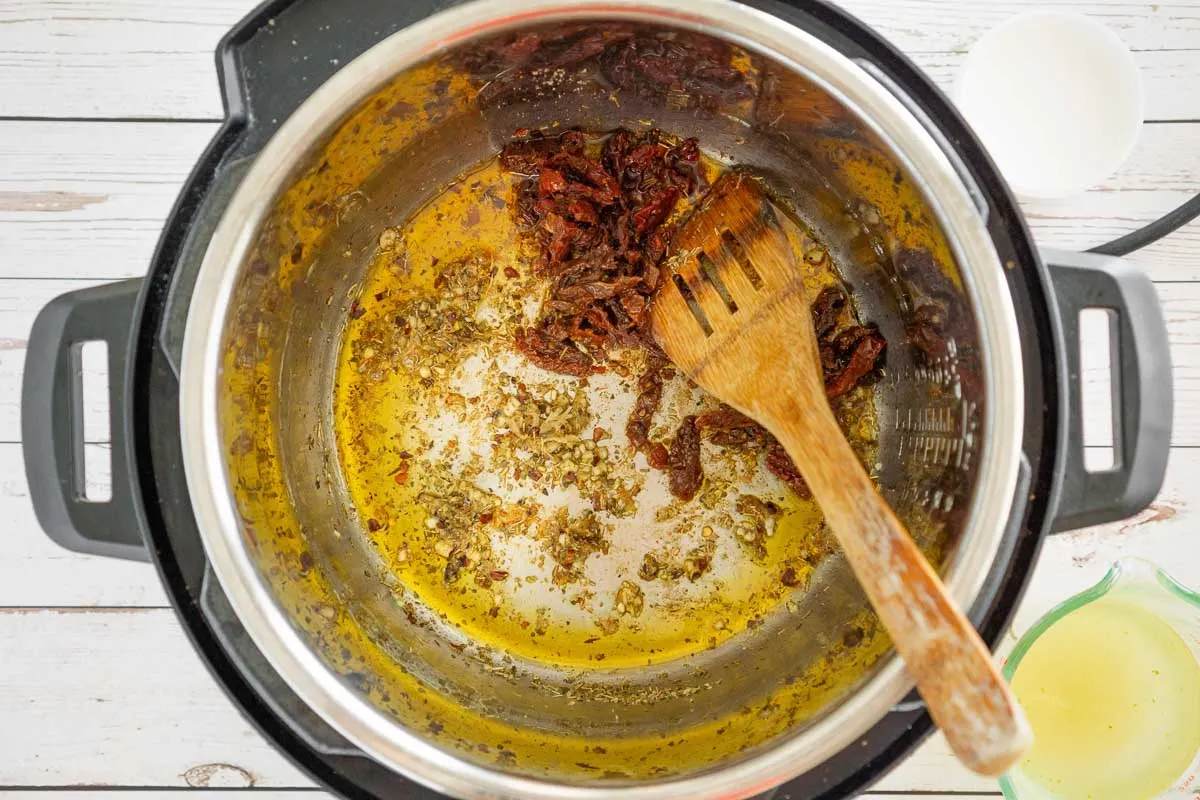 Sauteing sun dried tomatoes and garlic in an Instant Pot