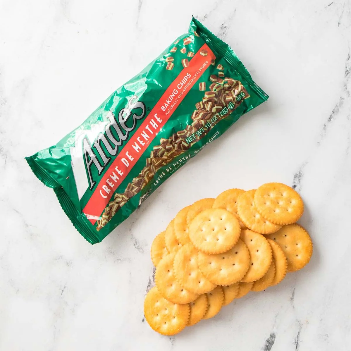 Ingredients to make Ritz thin mints cookies