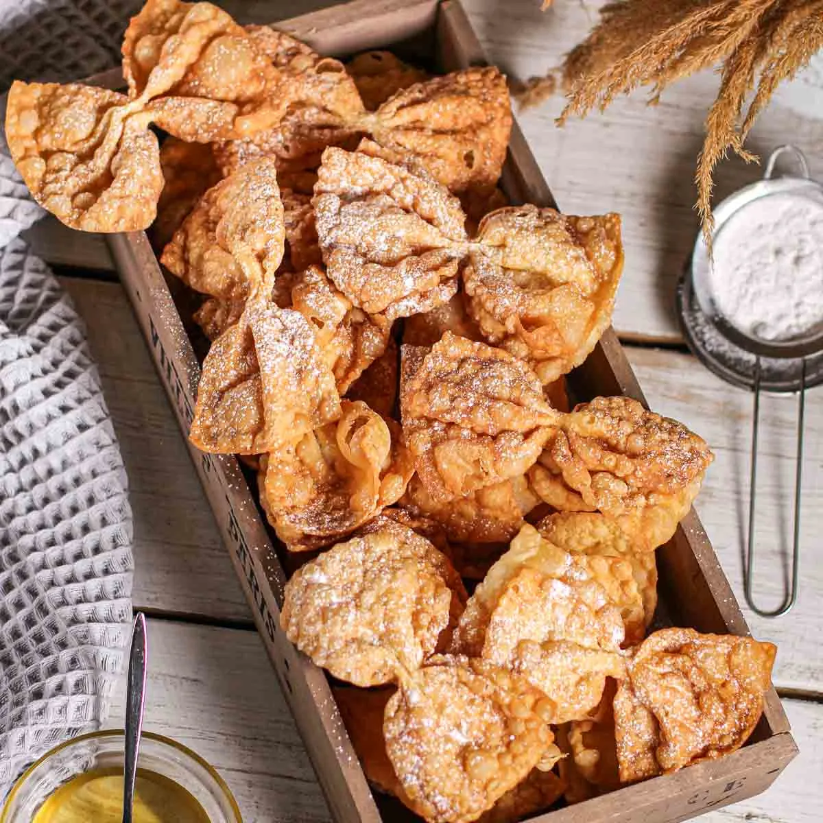 Hvorost cookies in a container